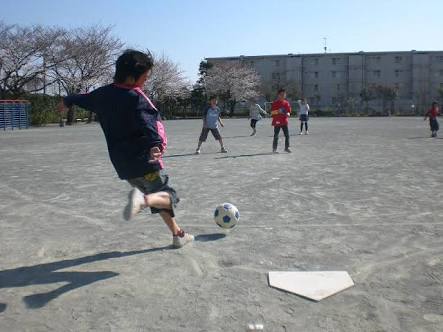 子供の頃にやったキックベース！