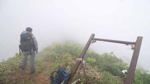 万太郎山1954m200620