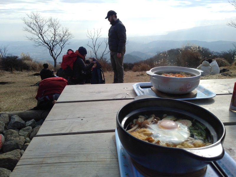 鍋割山で鍋焼きうどん