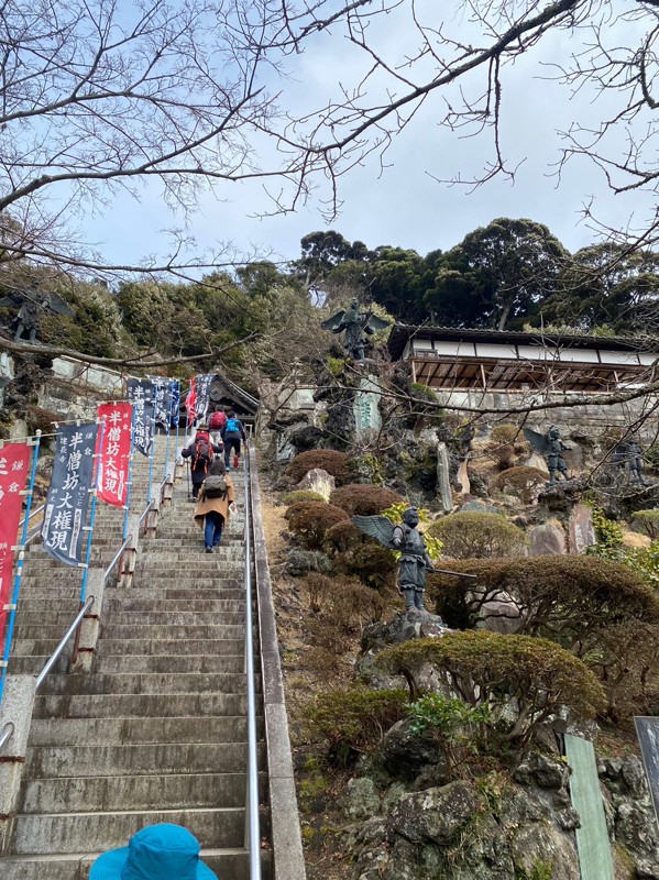 鎌倉アルプスへの階段