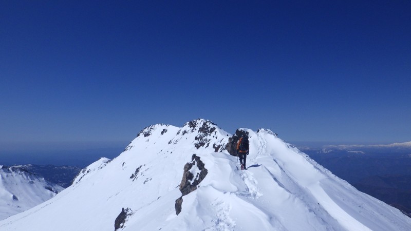 御嶽山摩利支天山の稜線・3月