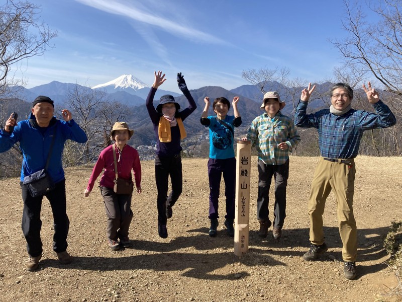 岩殿山と富士山