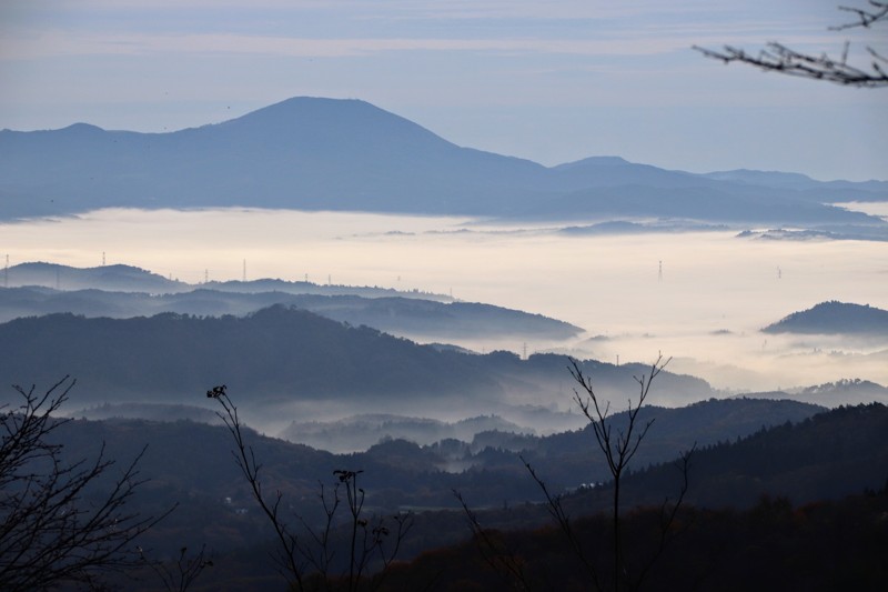 音羽山からの室根山・11月