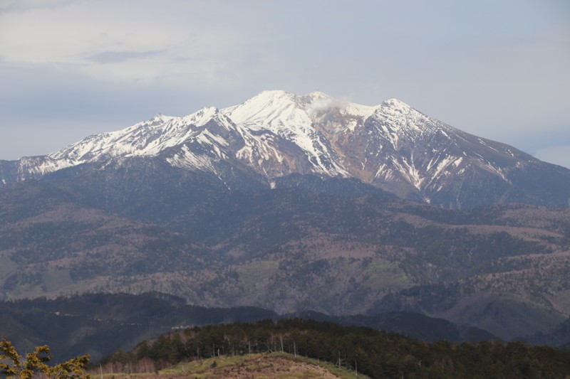 白草山より御嶽山・5月