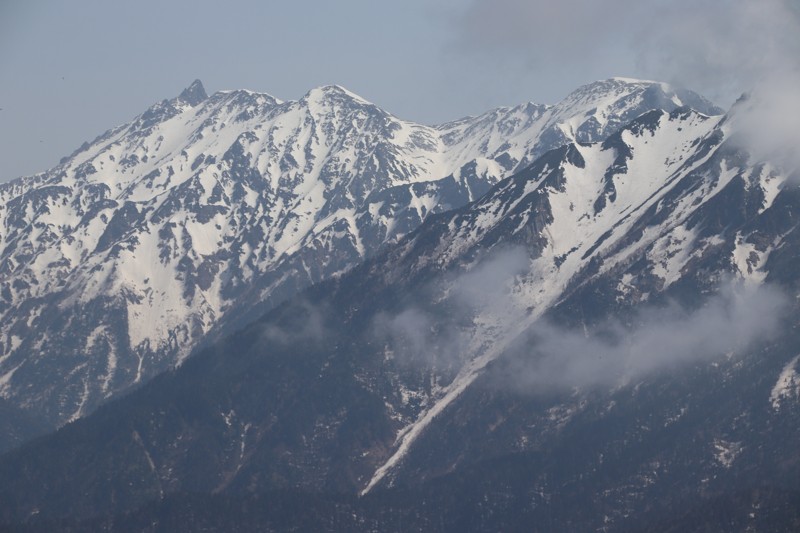 焼岳南峰から槍ヶ岳・5月