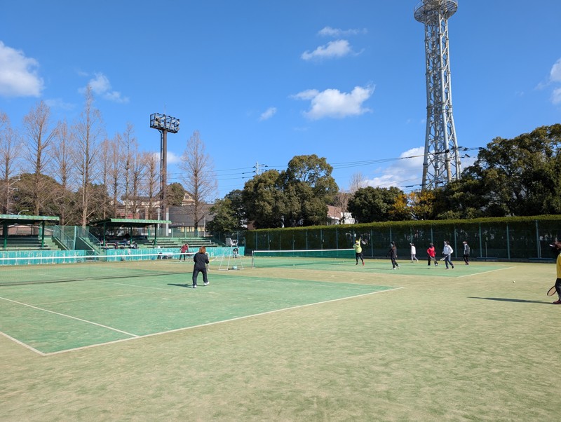 前衛、後衛に分かれて練習中！