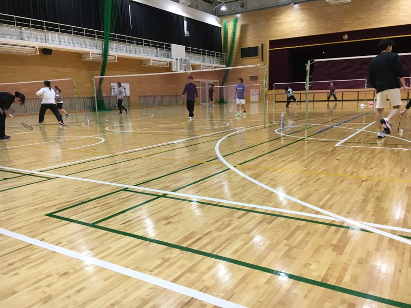 年齢幅広く活動中です🏸